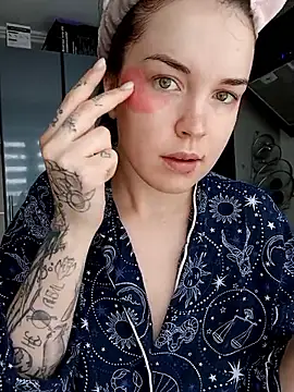 Snapshot of LazyTanukii chatting on October 5, 2025, 6:59 am LazyTanukii online show from October 5, 2025, 6:59 am