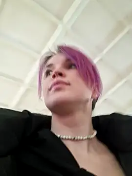 Snapshot of LazyTanukii chatting on January 22, 2025, 4:23 am LazyTanukii online show from January 22, 2025, 4:23 am