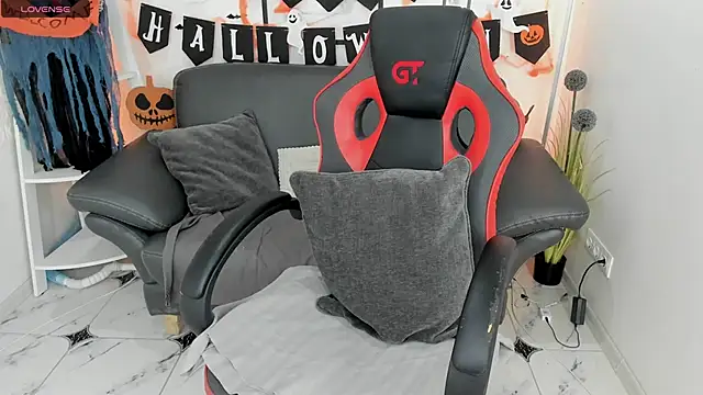 CharmedDoll online show from October 17, 2025, 6:28 am