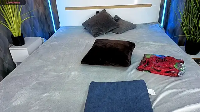 CharmedDoll online show from April 21, 2026, 12:34 pm