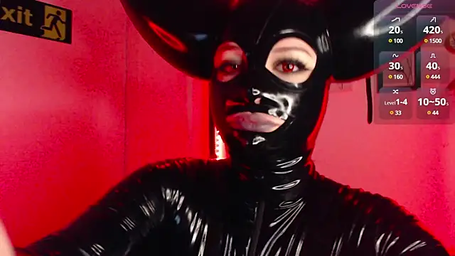 auroralatexprincess online show from March 19, 2025, 6:23 pm