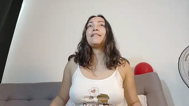 cutie and slutty online show from February 15, 2026, 3:11 pm