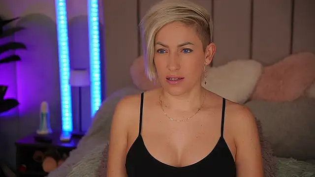 Snapshot of VickySecret96 chatting on December 5, 2025, 5:55 pm VickySecret96 online show from December 5, 2025, 5:55 pm