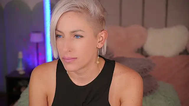 Snapshot of VickySecret96 chatting on September 14, 2025, 4:40 pm VickySecret96 online show from September 14, 2025, 4:40 pm