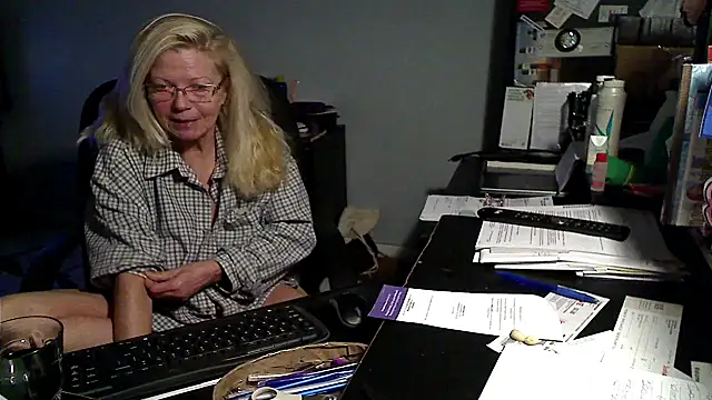 XTRAHORNYONE online show from May 17, 2026, 2:33 am
