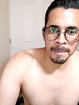 Snapshot of towers_j chatting on February 19, 2025, 7:16 pm towers j online show from February 19, 2025, 7:16 pm