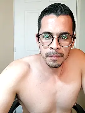 Snapshot of towers_j chatting on March 20, 2025, 11:23 pm towers j online show from March 20, 2025, 11:23 pm