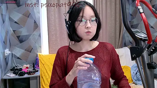 Snapshot of aliiiiiina chatting on October 15, 2025, 11:18 am aliiiiiina online show from October 15, 2025, 11:18 am