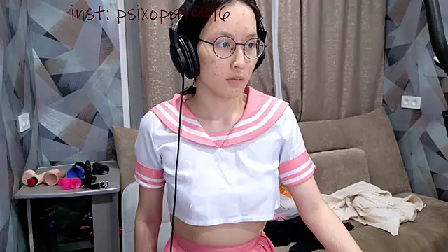 Snapshot of aliiiiiina chatting on September 22, 2025, 7:53 pm aliiiiiina online show from September 22, 2025, 7:53 pm