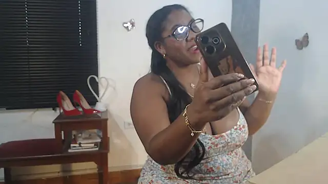 Snapshot of sharom_smith1 chatting on May 27, 2026, 10:39 pm sharom smith1 online show from May 27, 2026, 10:39 pm