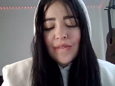 Snapshot of Aleska__Bell chatting on July 9, 2026, 3:33 pm Aleska Bell online show from July 9, 2026, 3:33 pm