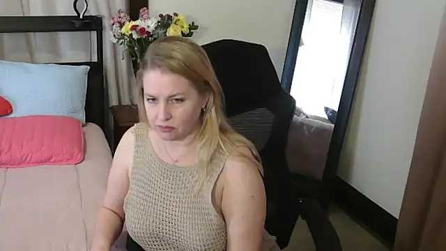 HollieBim online show from February 23, 2026, 4:29 pm