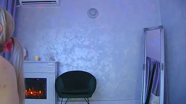 Snapshot of Michelle90u chatting on September 28, 2025, 6:42 am Michelle90u online show from September 28, 2025, 6:42 am