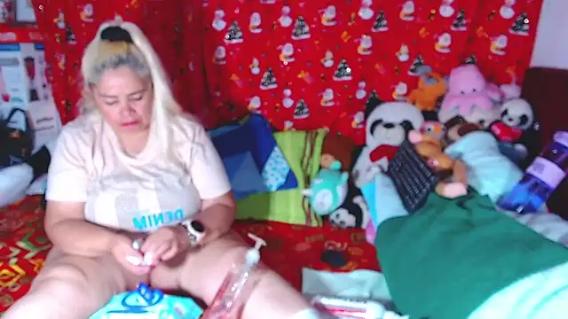 estrellita fugaz16x online show from April 14, 2026, 10:48 pm