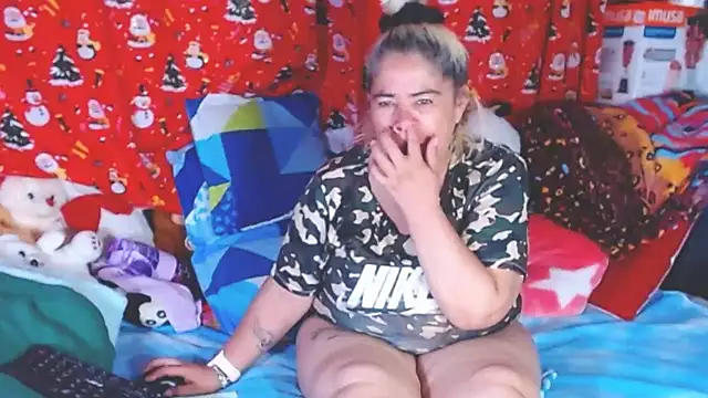 estrellita fugaz16x online show from February 9, 2026, 10:52 pm