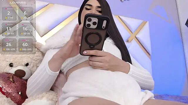 Snapshot of BeckyAnders chatting on November 10, 2025, 4:45 pm BeckyAnders online show from November 10, 2025, 4:45 pm