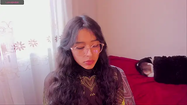 aluna 0310 online show from December 6, 2024, 9:51 pm