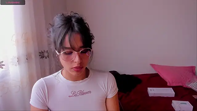 aluna 0310 online show from December 9, 2024, 6:46 pm