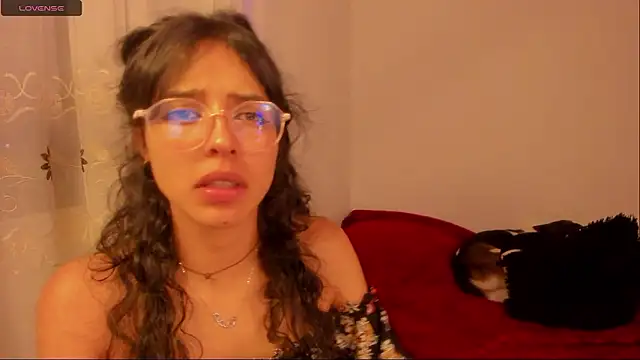 aluna 0310 online show from December 2, 2024, 11:35 pm