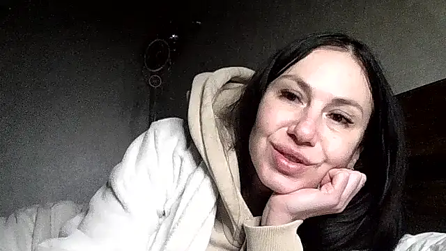 JulianaGold1 online show from February 9, 2026, 4:49 pm