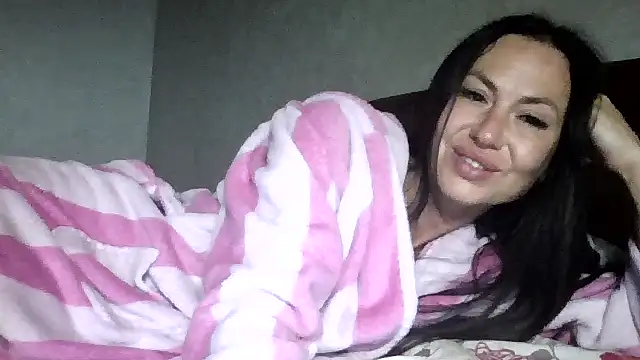 JulianaGold1 online show from September 10, 2025, 10:42 pm