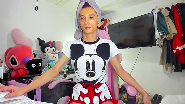 Snapshot of Lawrncesofiets chatting on November 7, 2025, 8:46 pm Lawrncesofiets online show from November 7, 2025, 8:46 pm