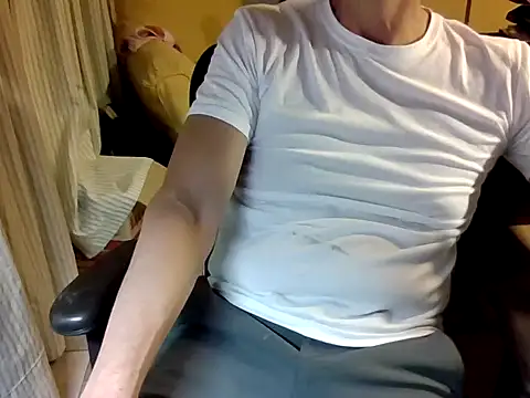 Snapshot of mariohurt101 chatting on April 14, 2026, 10:04 pm mariohurt101 online show from April 14, 2026, 10:04 pm