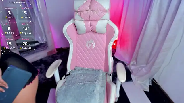 jenndy lockhart online show from November 6, 2025, 2:37 am