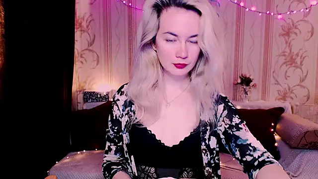 xxxcharismaaa online show from April 15, 2026, 3:56 am