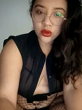 Vivi Kvsh online show from November 6, 2025, 1:26 pm