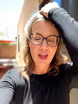 MaiseKnox online show from April 24, 2026, 7:05 pm