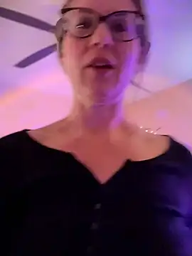 MaiseKnox online show from February 17, 2026, 10:40 pm