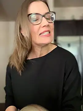 MaiseKnox online show from April 22, 2026, 6:14 pm