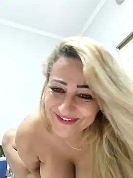 Snapshot of vivifernades chatting on January 5, 2025, 5:30 pm vivifernades online show from January 5, 2025, 5:30 pm