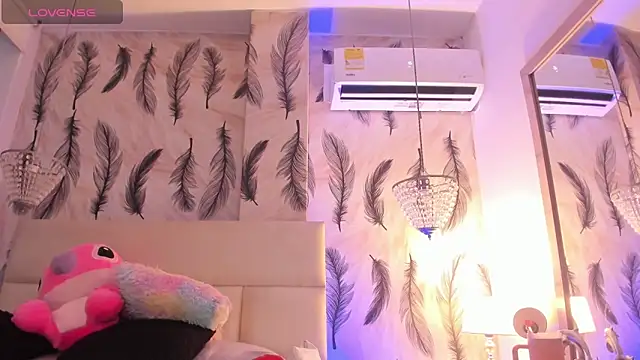 Snapshot of Vivi_prinncess chatting on October 25, 2025, 10:32 pm Vivi prinncess online show from October 25, 2025, 10:32 pm