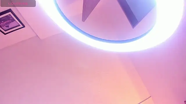 Snapshot of Vivi_prinncess chatting on November 19, 2025, 10:32 pm Vivi prinncess online show from November 19, 2025, 10:32 pm