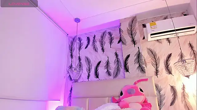 Snapshot of Vivi_prinncess chatting on November 14, 2025, 10:57 pm Vivi prinncess online show from November 14, 2025, 10:57 pm