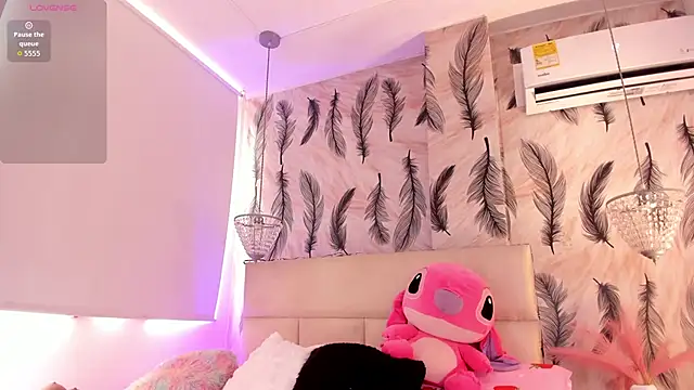 Snapshot of Vivi_prinncess chatting on October 31, 2025, 5:09 pm Vivi prinncess online show from October 31, 2025, 5:09 pm