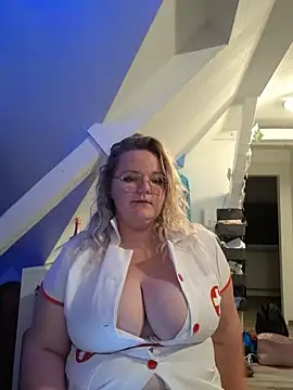 Fiona0705 online show from September 21, 2025, 5:18 pm