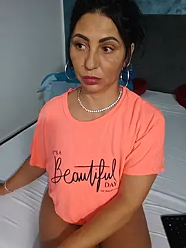 Snapshot of charrlote_love chatting on July 31, 2026, 1:54 pm charrlote love online show from July 31, 2026, 1:54 pm