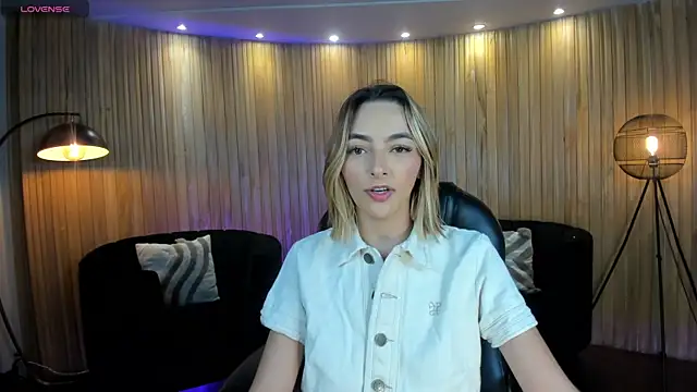 Snapshot of MelissaMoore_ chatting on May 3, 2026, 10:09 am MelissaMoore online show from May 3, 2026, 10:09 am