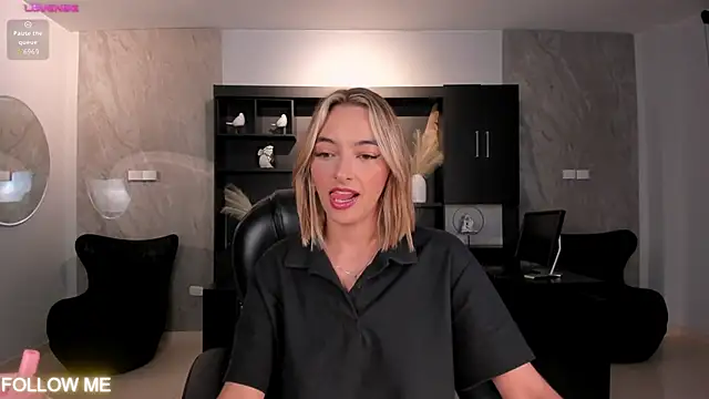 Snapshot of MelissaMoore_ chatting on May 15, 2026, 9:29 am MelissaMoore online show from May 15, 2026, 9:29 am