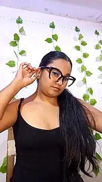 shayna all online show from December 17, 2025, 1:32 am