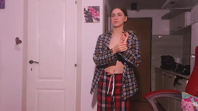 Snapshot of simyhvn chatting on December 15, 2025, 6:08 am simyhvn online show from December 15, 2025, 6:08 am