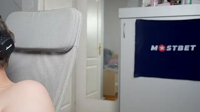 foxeslovefoxes online show from January 8, 2025, 12:26 pm