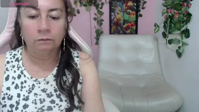 Snapshot of stepmother_105 chatting on February 10, 2026, 3:00 pm stepmother 105 online show from February 10, 2026, 3:00 pm