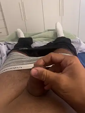 Snapshot of luca0400 chatting on October 8, 2025, 9:11 am luca0400 online show from October 8, 2025, 9:11 am