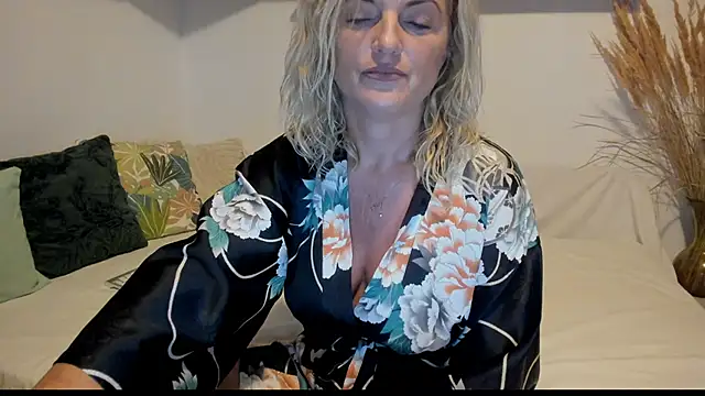 Snapshot of Jadore_able chatting on September 11, 2025, 1:38 am Jadore able online show from September 11, 2025, 1:38 am
