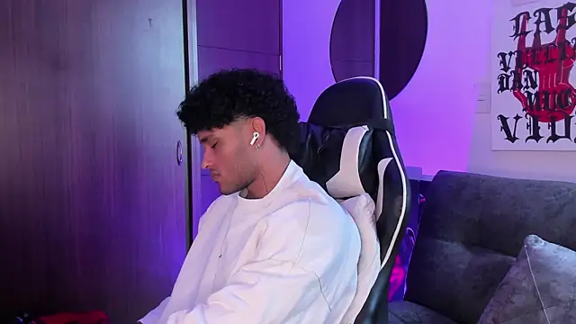 Alessandro Vanni online show from April 18, 2026, 2:08 pm