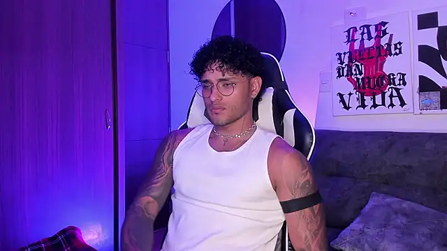 Alessandro Vanni online show from March 19, 2026, 3:06 am